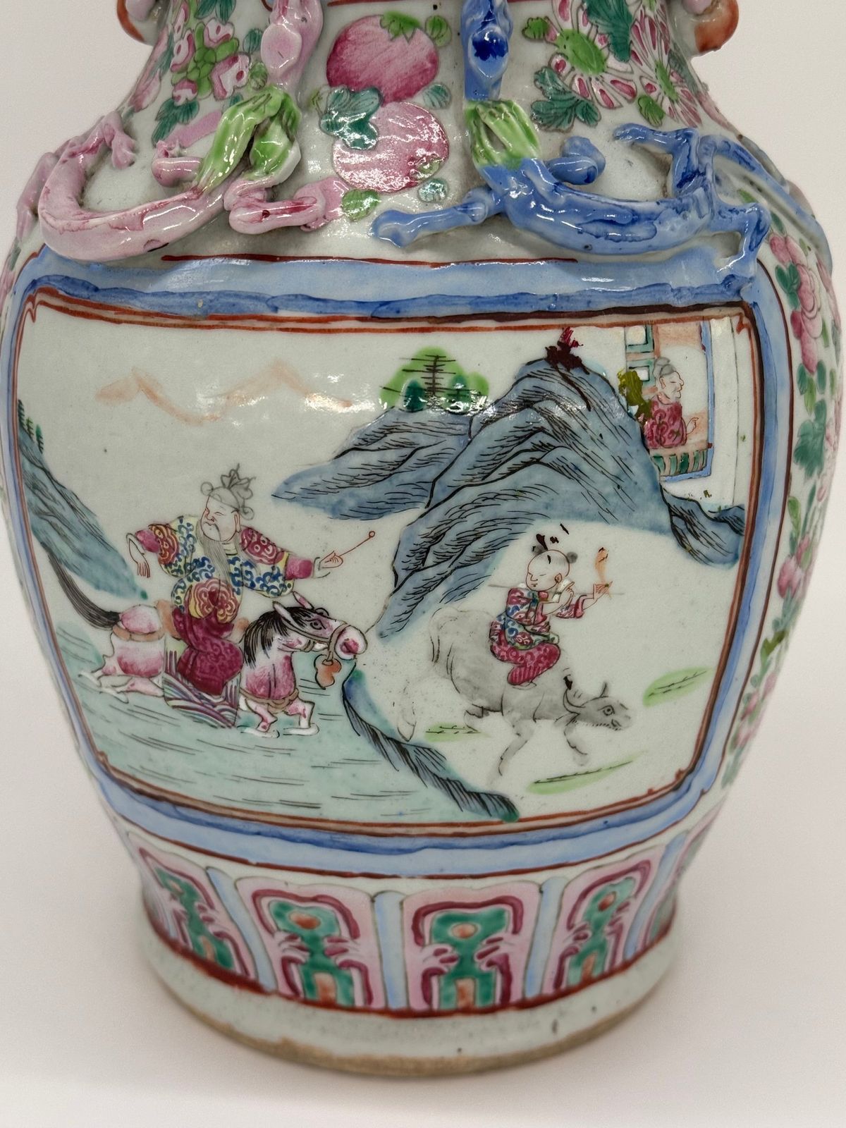 photo vinterior Pair Of Chinese Famille Rose Baluster Form Vases, 19th Century