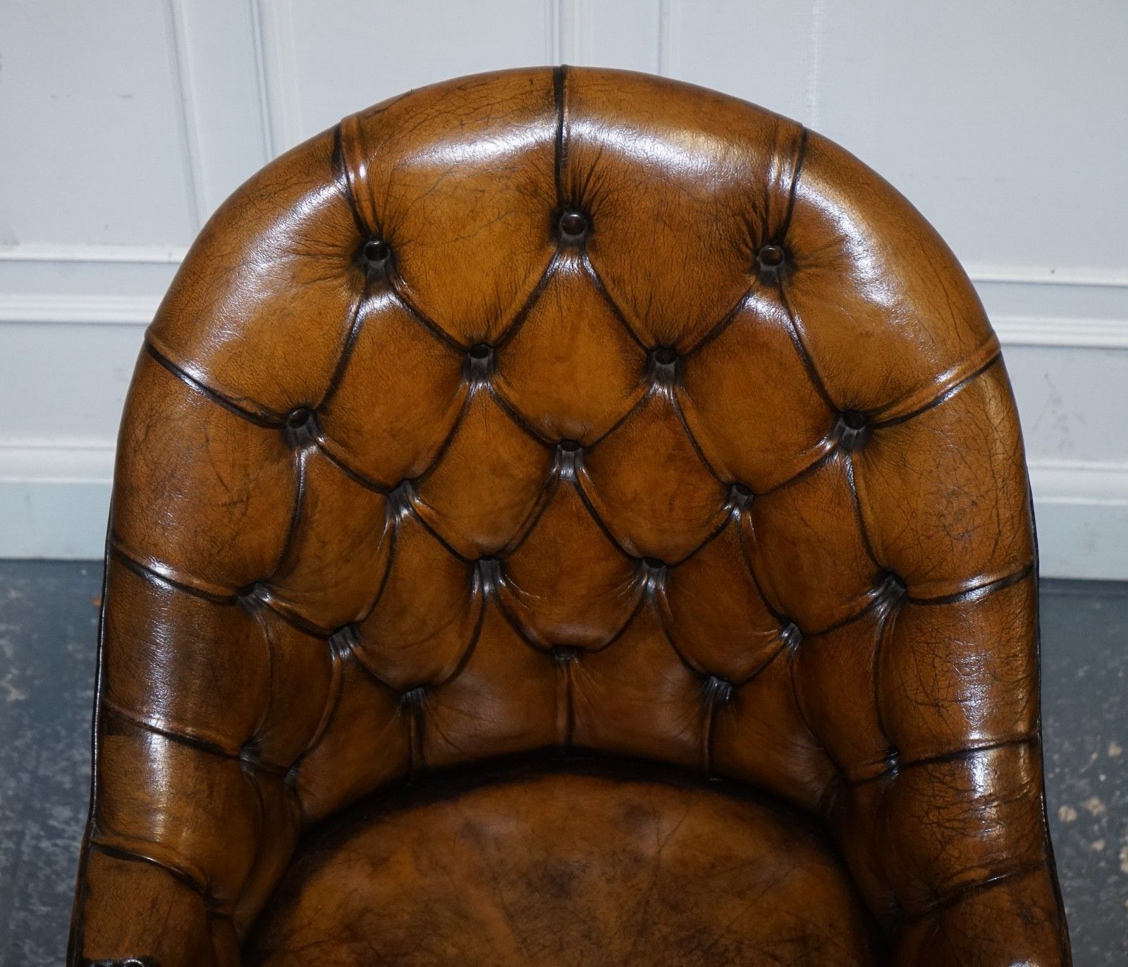 photo vinterior Antique Deep Buttoned Chesterfield Georgian Style Hand Dyed Leather Desk Chair