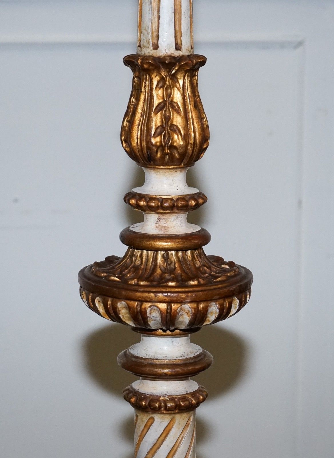Italian Florentine Style Carved & Hand Painted White & Gilt Standard Floor Lamp photo buy