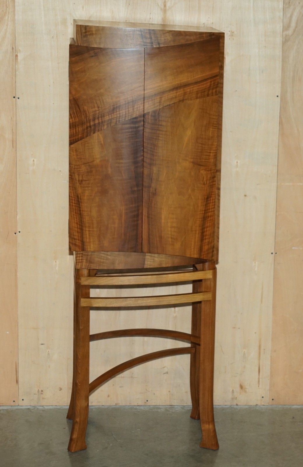 Rrp £6,350 English Walnut Derek Elliott Glass Shelved Display Or Drinks Cabinet photo for sale