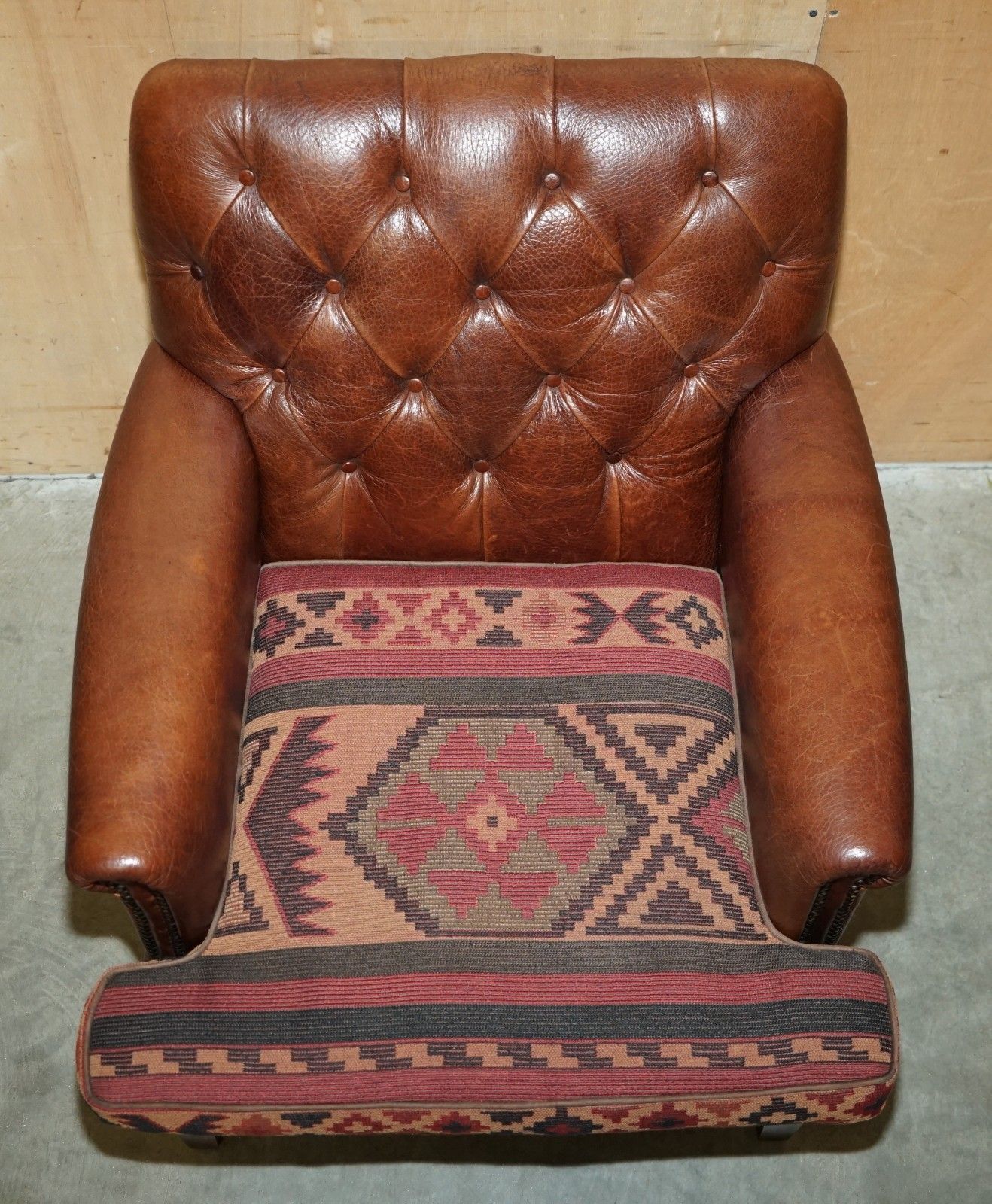 Lovely Brown Leather Chesterfield Tufted Kilim Upholstered Library Armchair photo vinterior