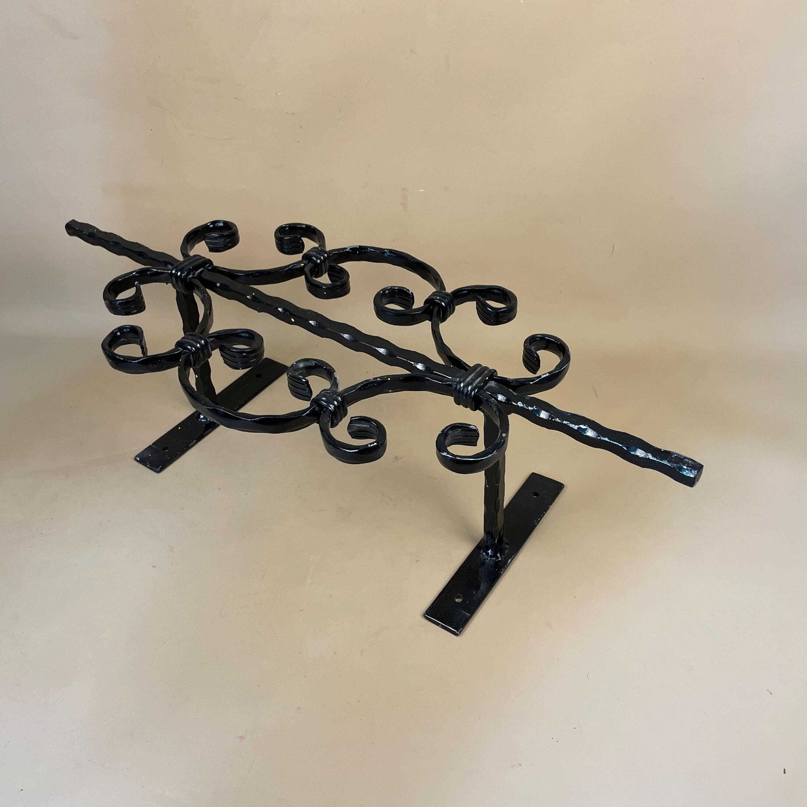 Antique Style Black Metal Garden Hose Holder Hanger Outdoor Wall Bracket Victorian Style