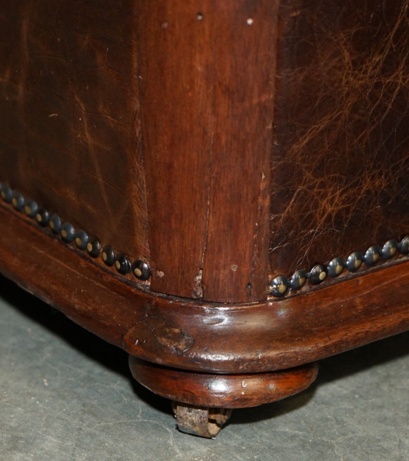 photo buy Antique 1860 Mahogany Alligator Crocodile Patina Brown Leather Ottoman Trunk