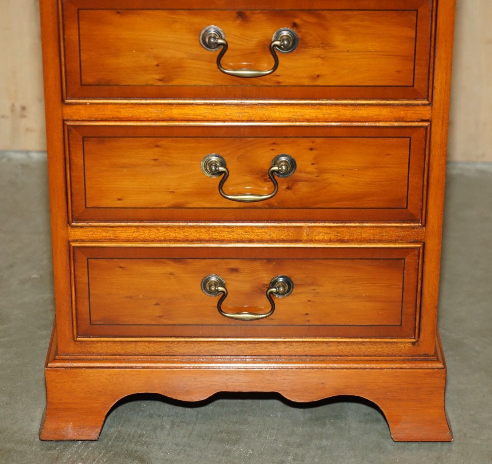 Pair Of Bradley Furniture Burr Yew Bedside Table Nightstand Drawers Butlers Tray photo vinterior