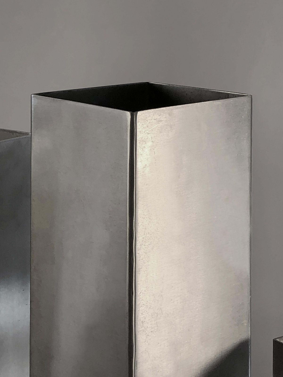 Set Of 5 Radical & Postmodern Architectural Metal Vases, By Kappa, France 1970 photo 3370.0