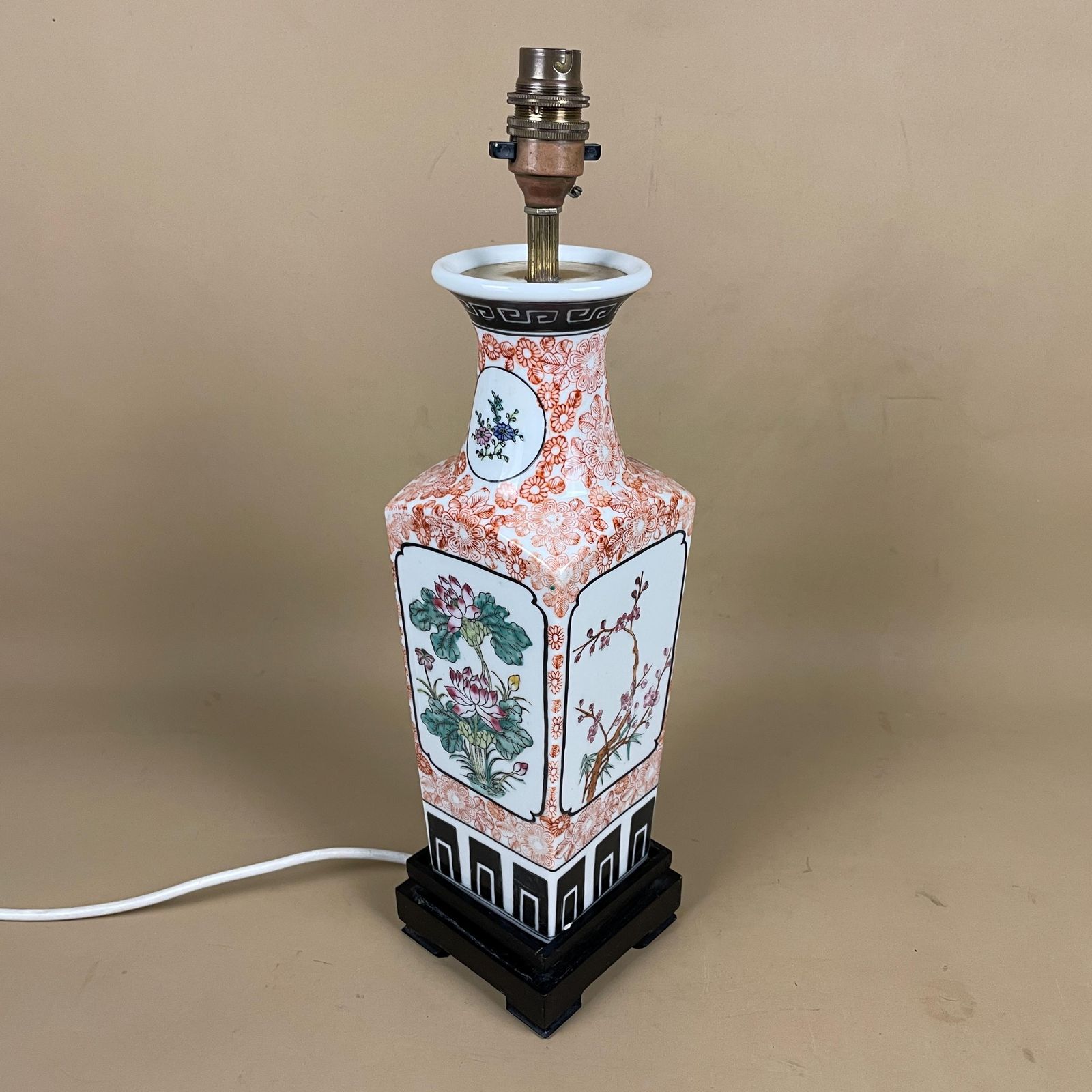 Vintage Ceramic Lamp Light Bedside Table Hand Painted Floral Design Pattern Wood Base Oriental Chinese Vase White Antique Brass Ginger Jar