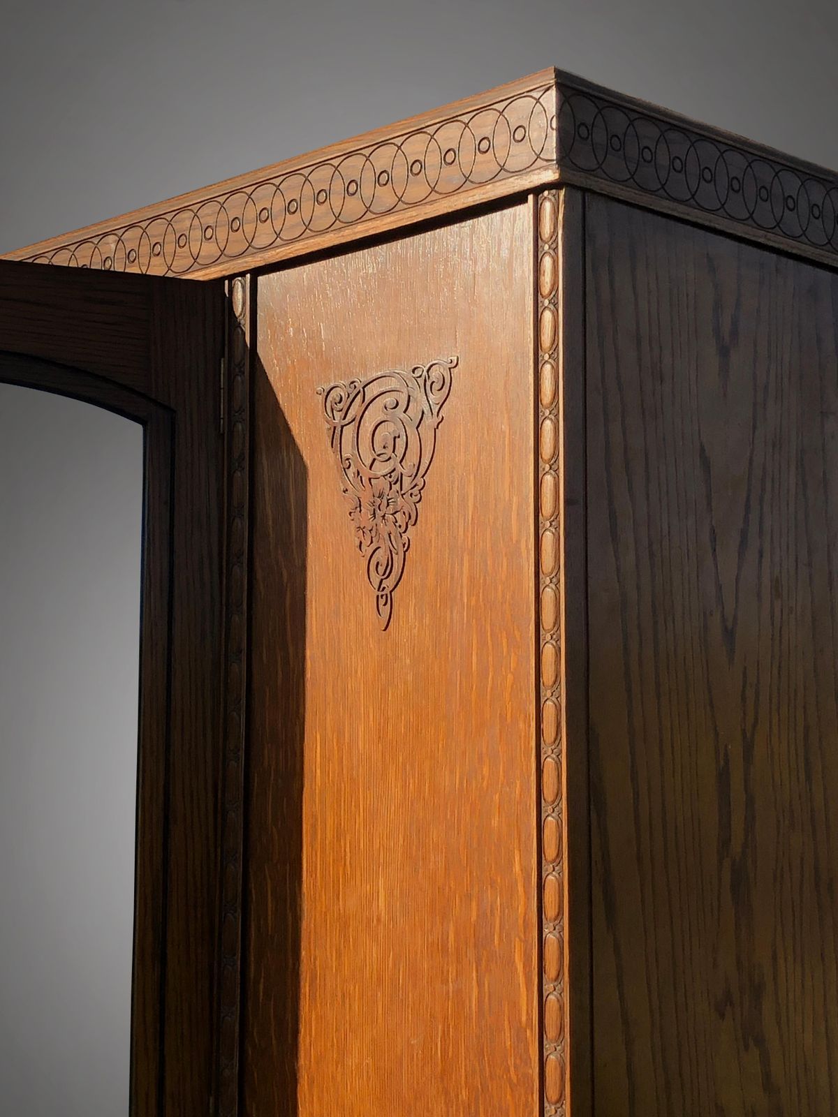 photo furniture Cabinet Arts & Crafts / Art Nouveau By Harris Lebus, England 1900