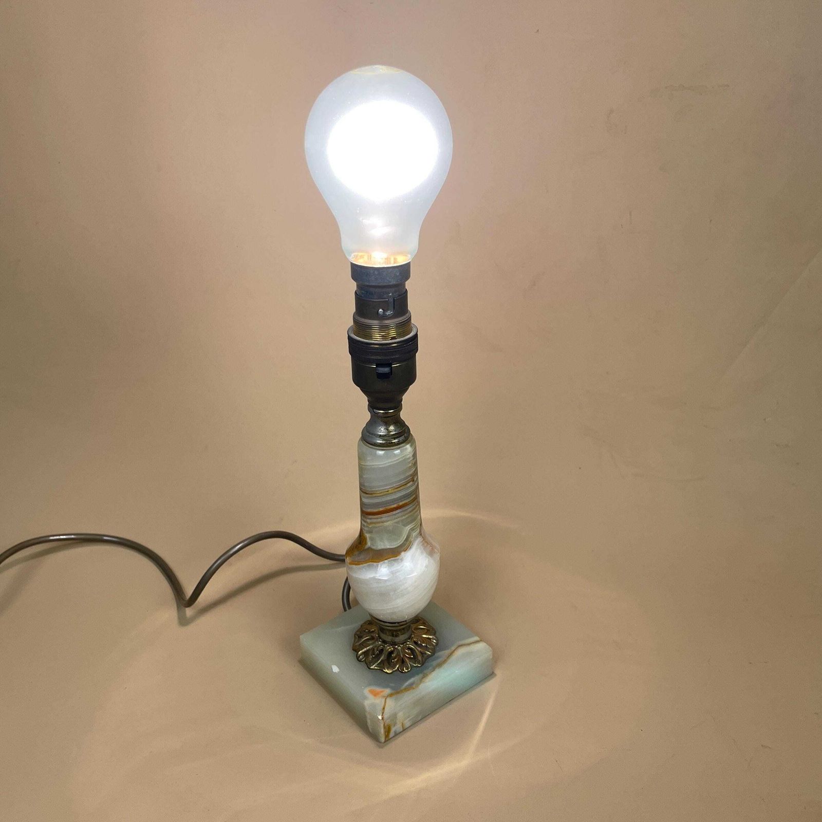 photo furniture Antique Marble Lamp Light Bedside Side Table Desk Marbled Patterned Detail Vintage Pattern Stone Retro Green Gold Brass Metal Ornate Pattern