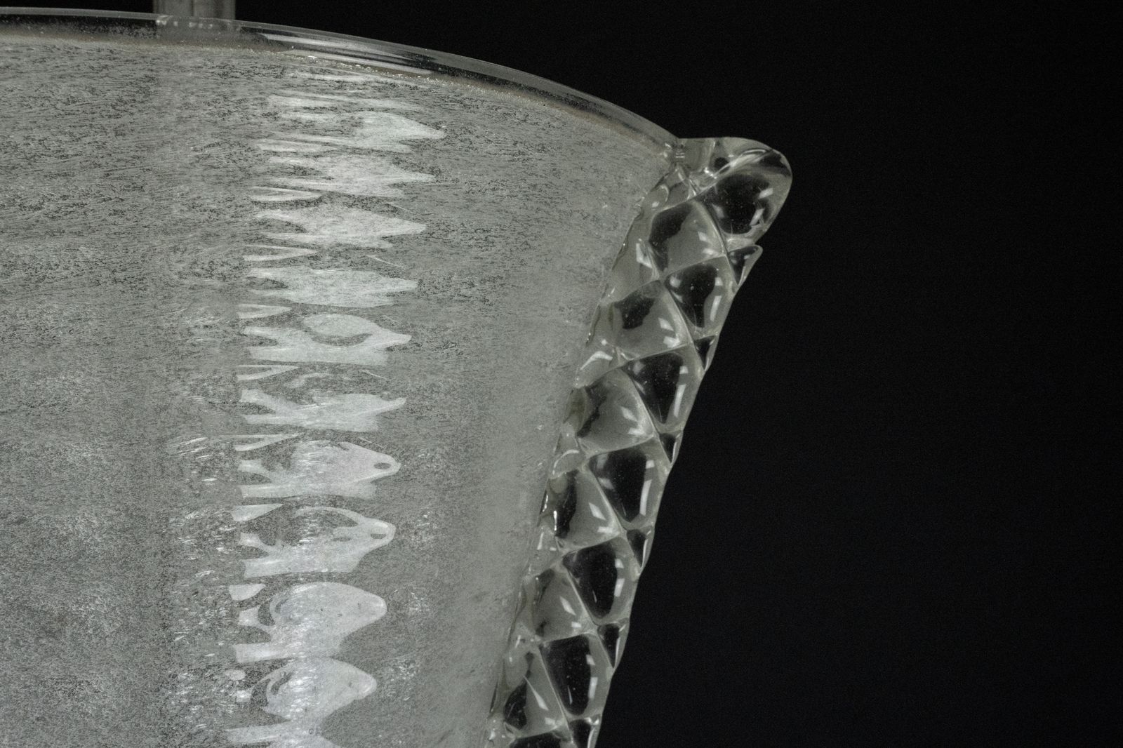 Rare Art Deco Ercole Barovier Chandelier In Pulegoso Murano Glass. Italy 1940s photo vinterior