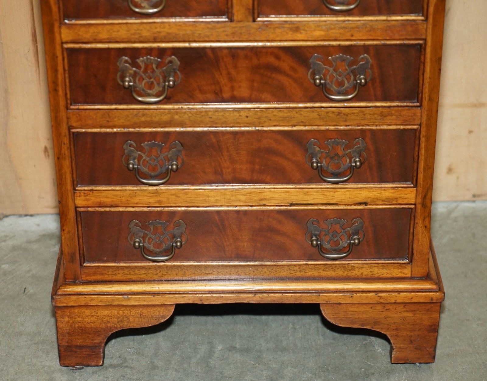 Vintage Pair Of Flamed Mahogany Side Table Sized Nightstands Chest Of Drawers photo vinterior