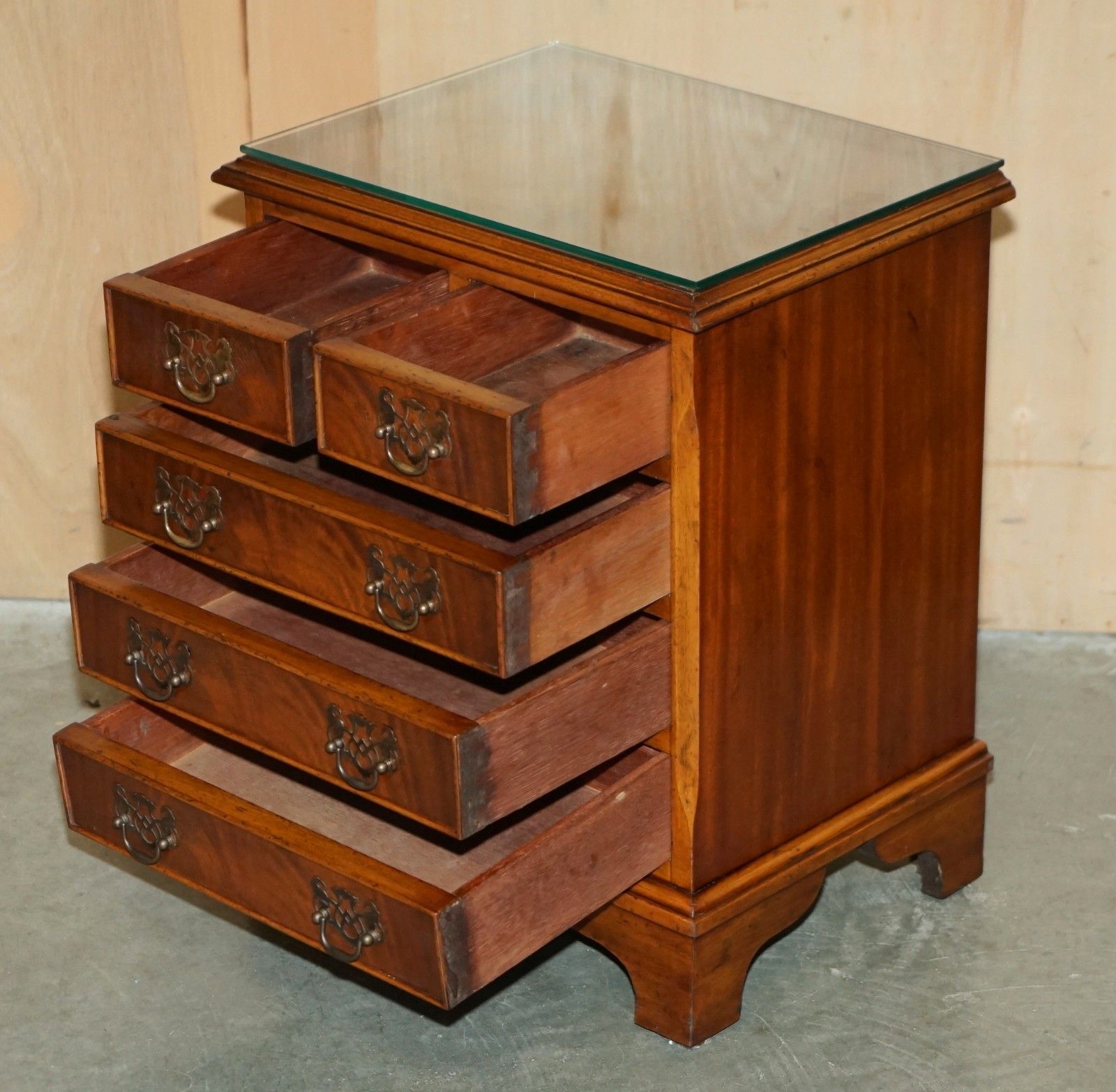 1350.0 Vintage Pair Of Flamed Mahogany Side Table Sized Nightstands Chest Of Drawers photo