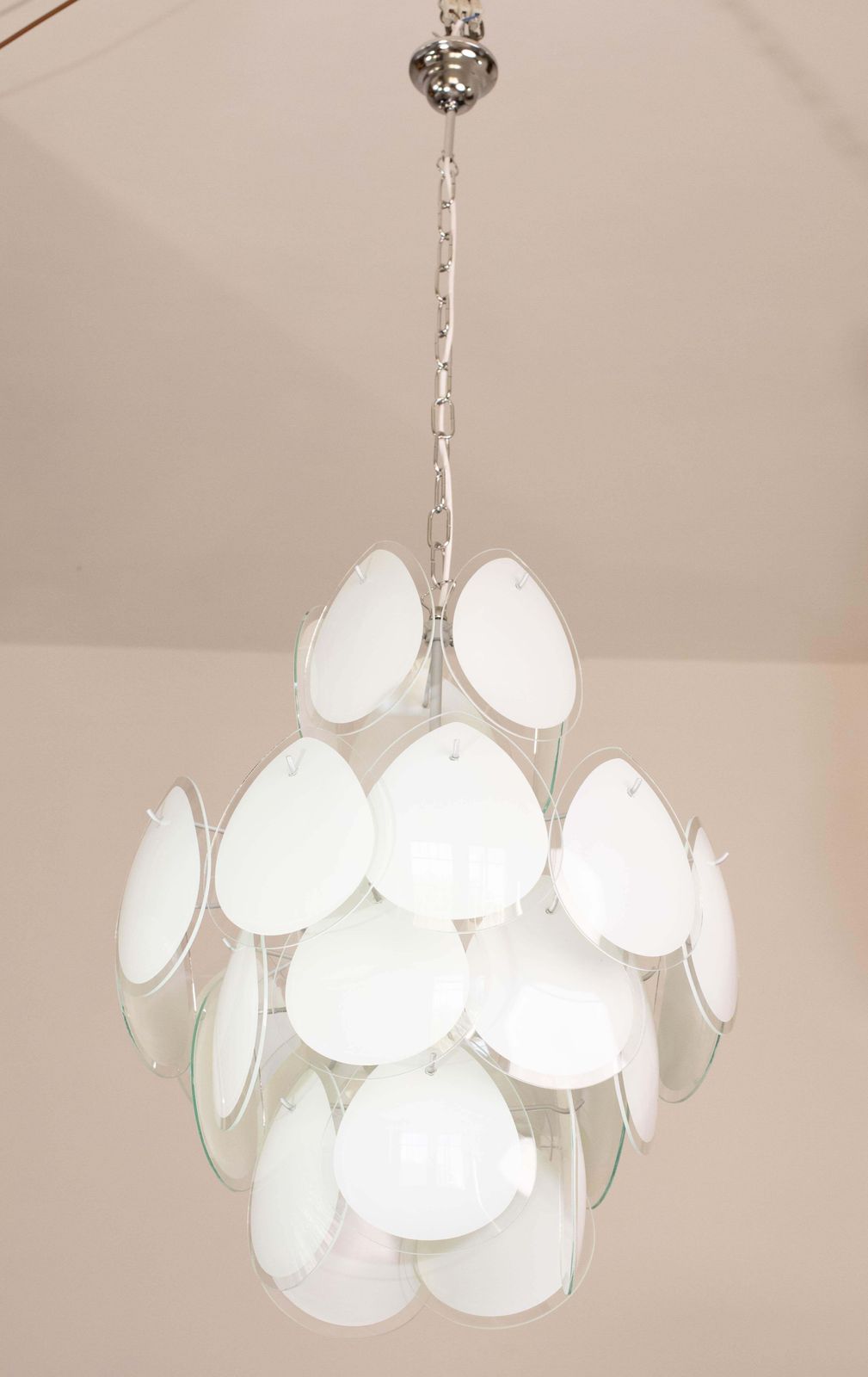 Vistosi White Murano Glass Teardrop Shaped Discs Chandelier, Italy, 1970s photo for sale