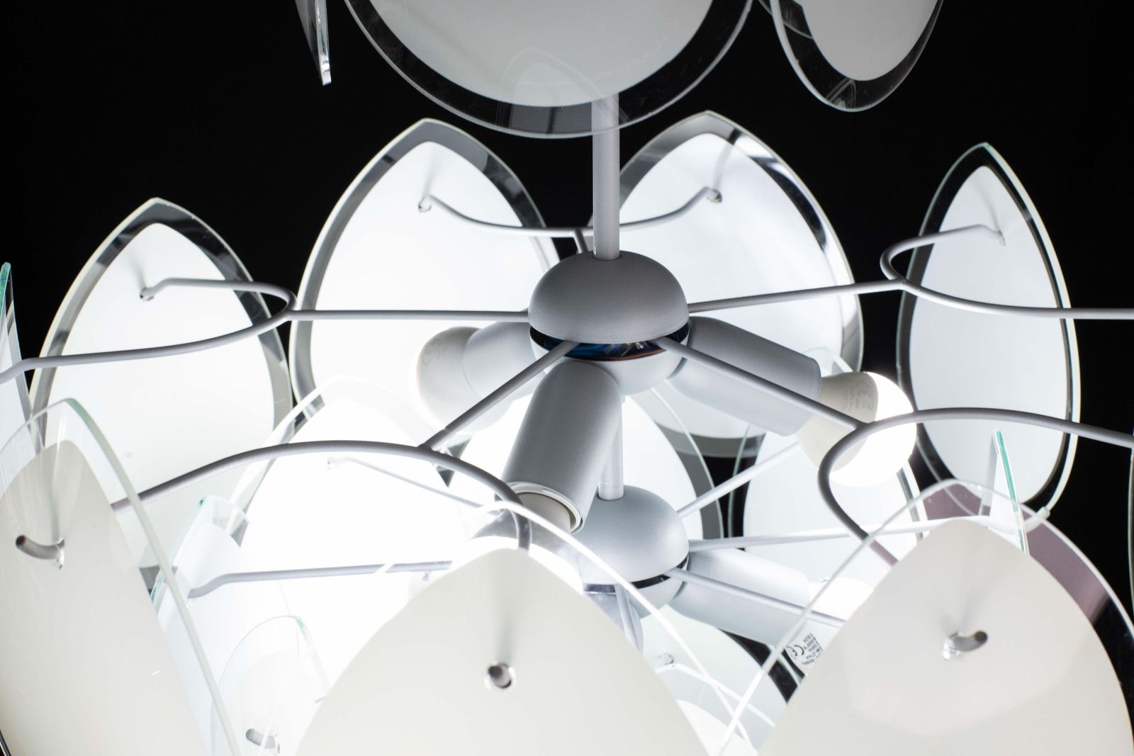 Vistosi White Murano Glass Teardrop Shaped Discs Chandelier, Italy, 1970s photo vinterior