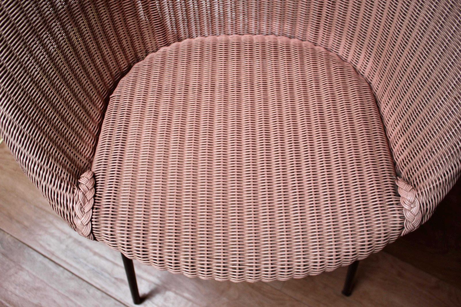Mid Century Modern Lloyd Loom Lusty M300 Cocktail Lounge Chair photo vinterior