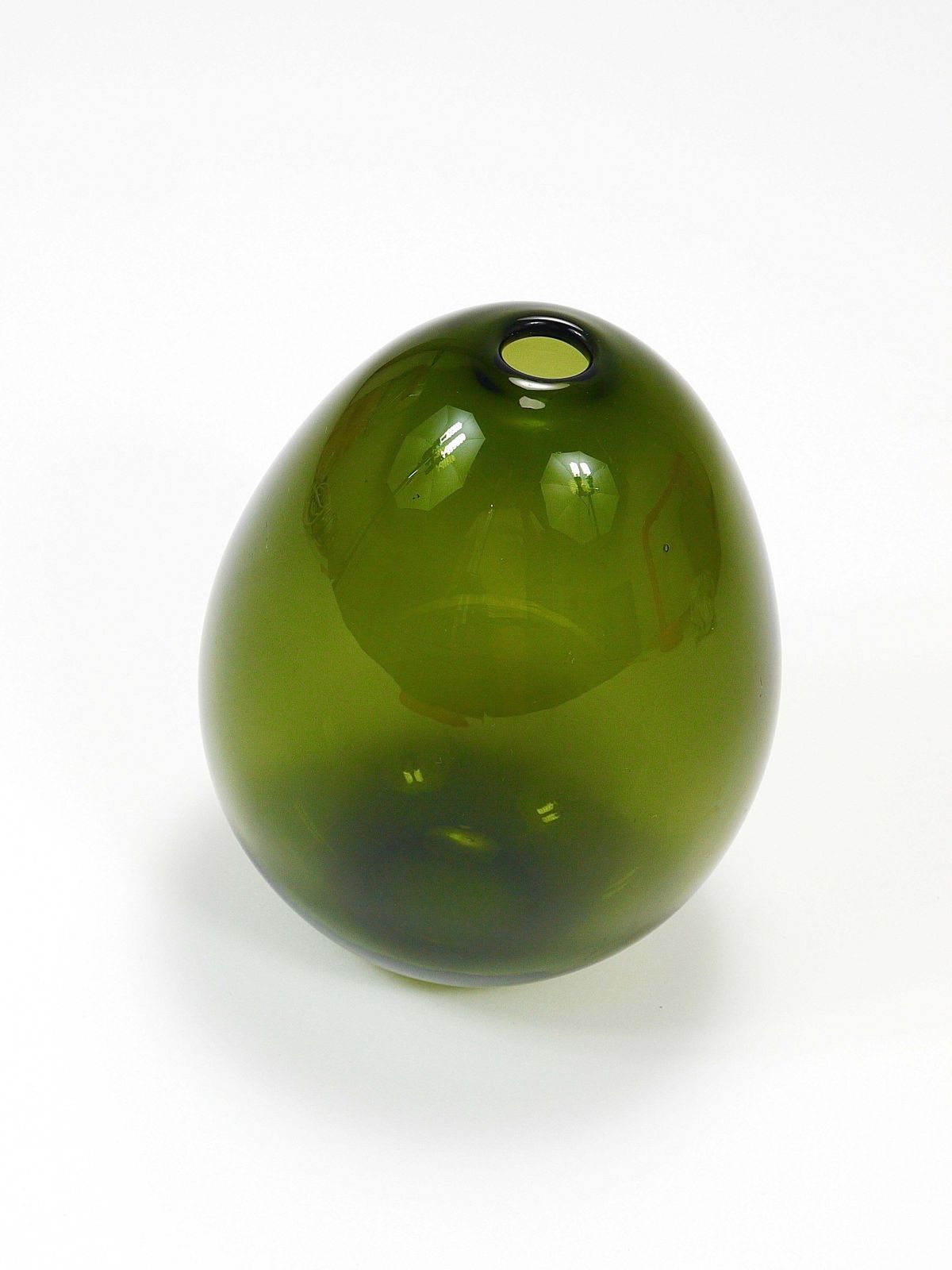 1372.0 Kaj Franck Saippuakupla Green Soap Bubble Art Glass Vase, Nuutajärvi Finland photo