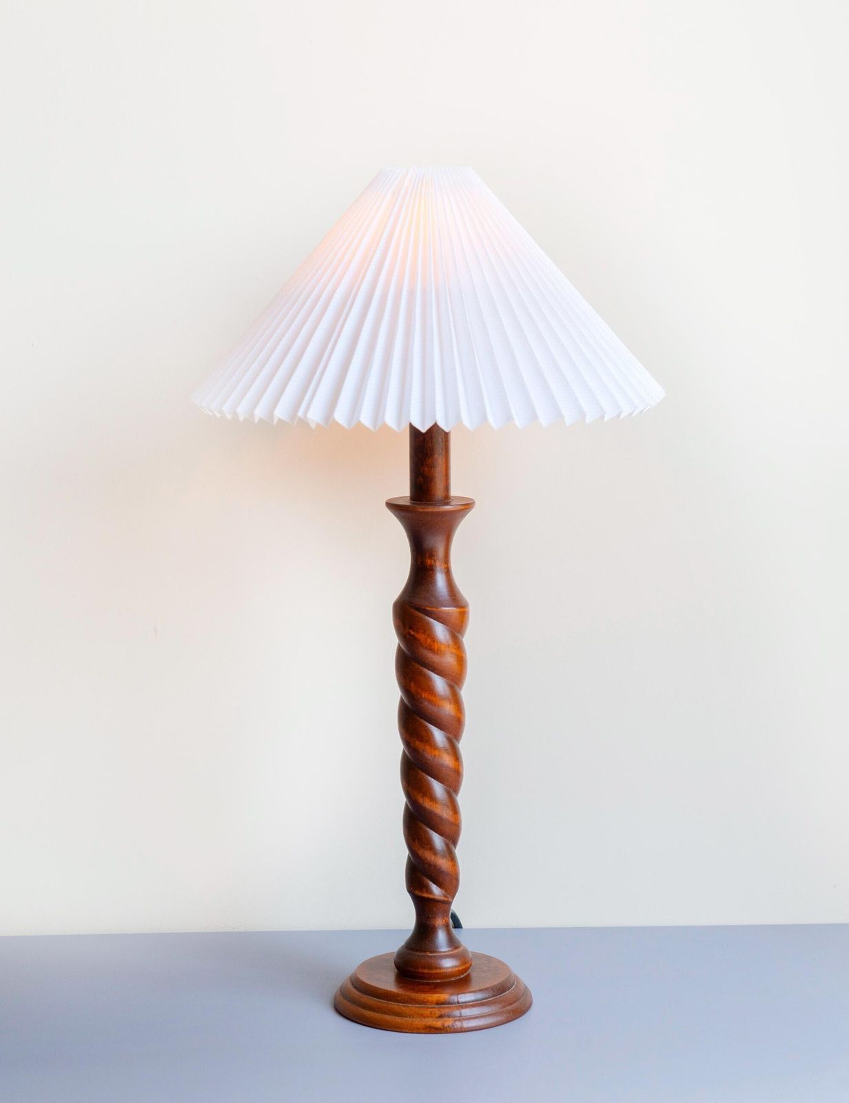Barley Twist Houten Tafellamp, Vintage Handgesneden Bureaulamp, Klassieke Victoriaanse Stijl Tafellamp, Geplooide Kap photo furniture