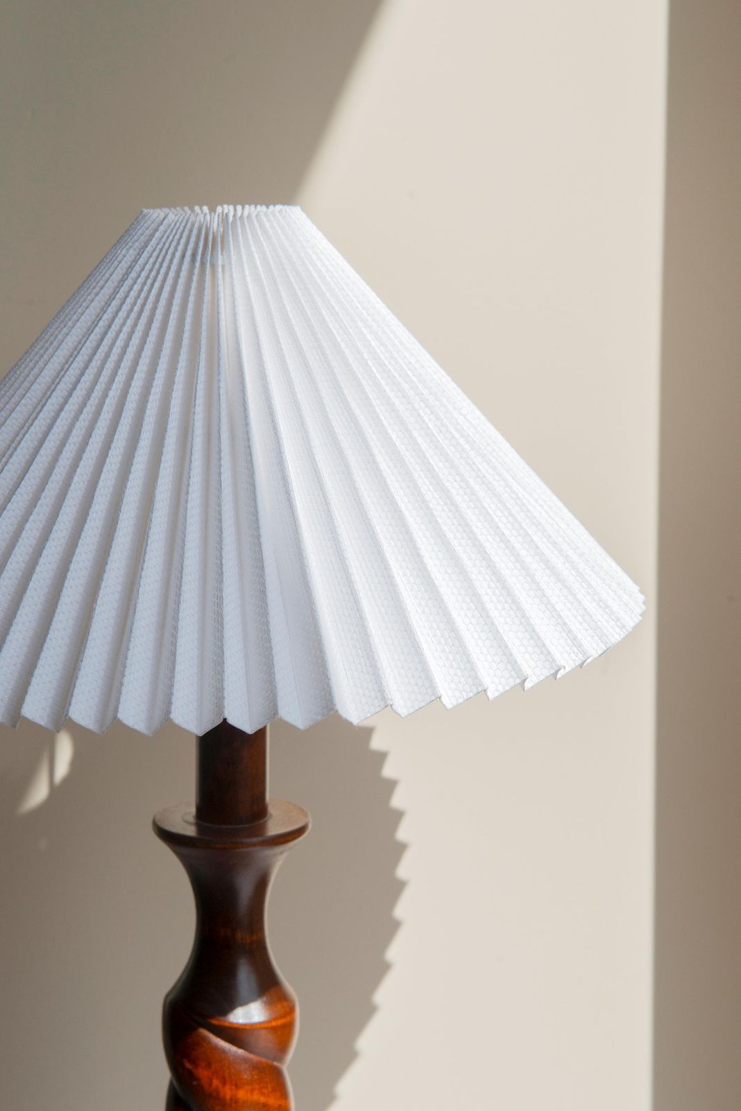 Barley Twist Wooden Table Lamp, Vintage Hand Carved Desk Lamp, Classic Victorian Style Table Lamp, Pleated Shade photo for sale