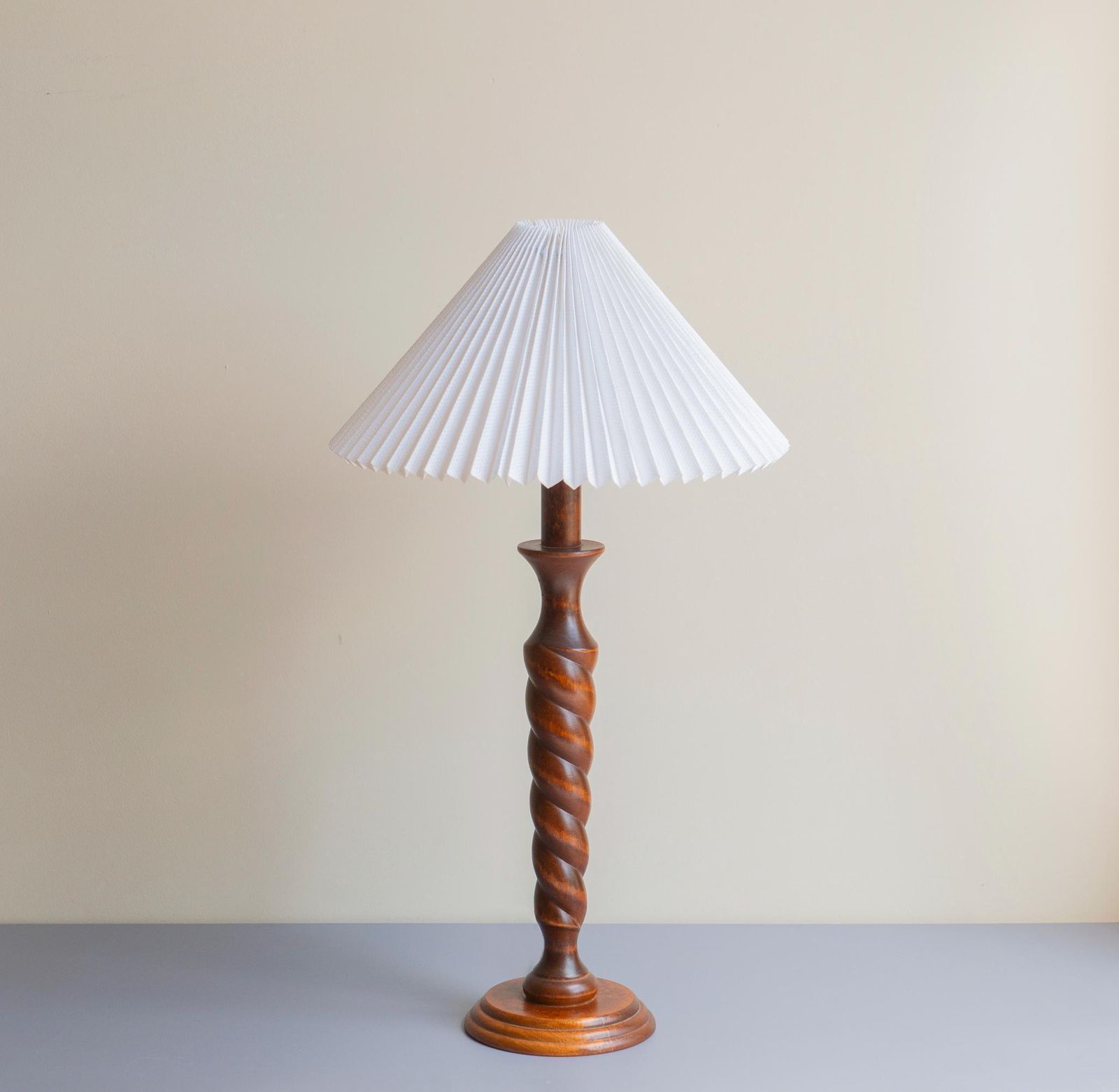 Barley Twist Wooden Table Lamp, Vintage Hand Carved Desk Lamp, Classic Victorian Style Table Lamp, Pleated Shade photo vinterior
