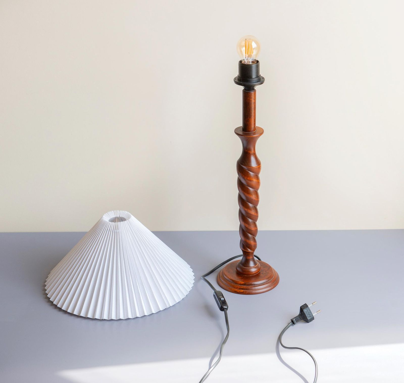 Barley Twist Wooden Table Lamp, Vintage Hand Carved Desk Lamp, Classic Victorian Style Table Lamp, Pleated Shade photo vintage