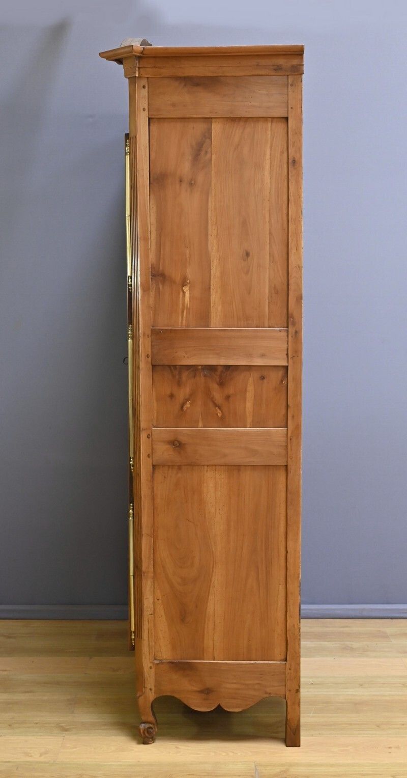 photo vinterior Nantaise Cherrywood Wardrobe, Louis XV Style – Part 1 Of The 19th Century