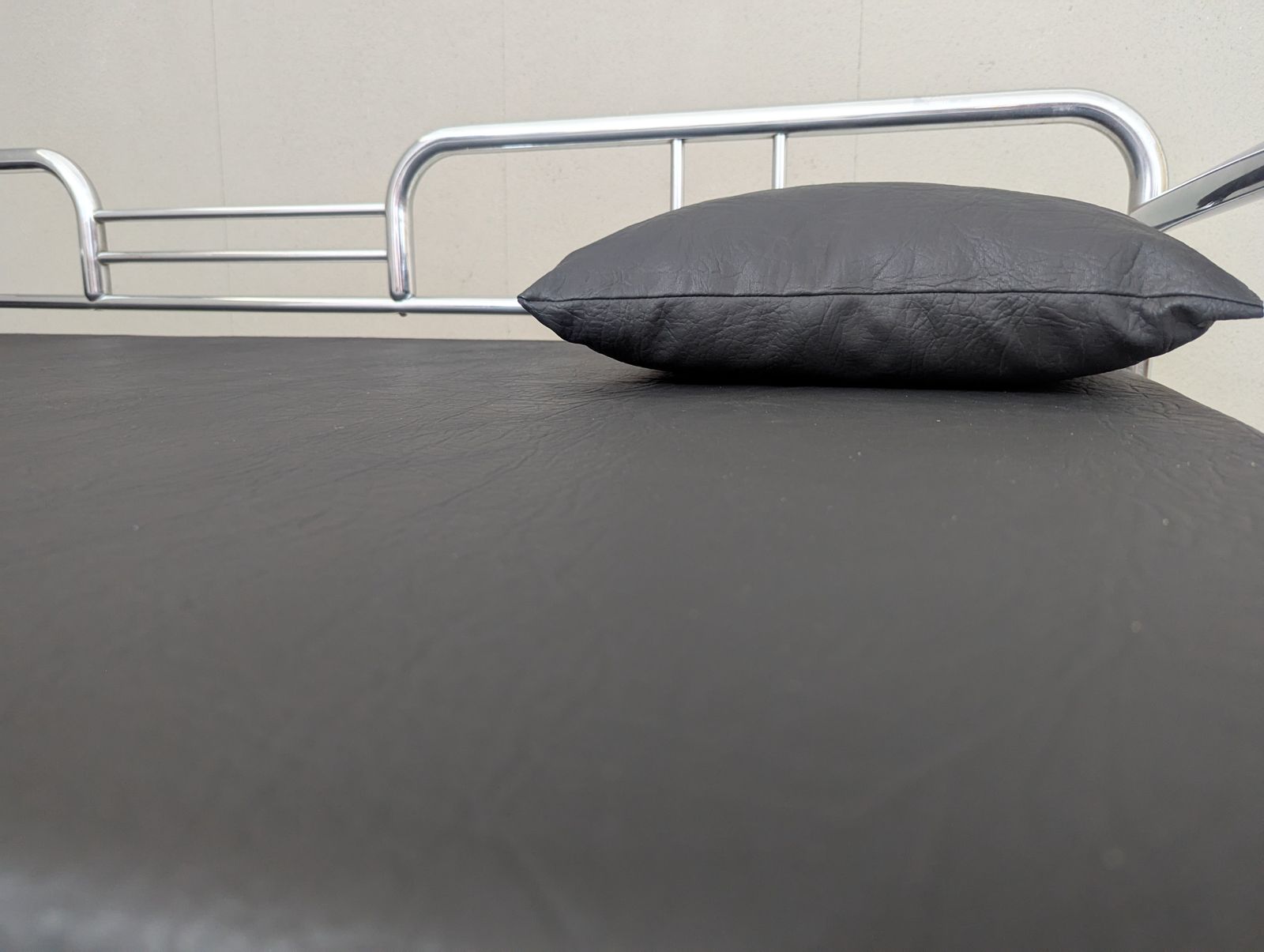 photo buy Bauhaus Tubular Steel Sofa By Hynek Gottwald, 1930s