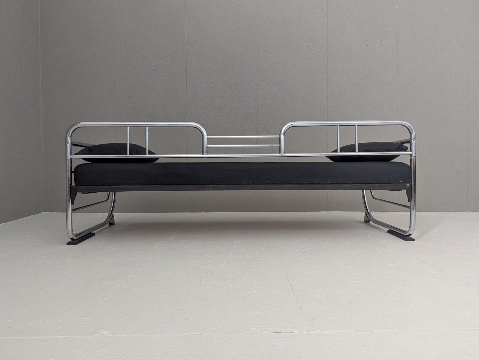photo vintage Bauhaus Tubular Steel Sofa By Hynek Gottwald, 1930s