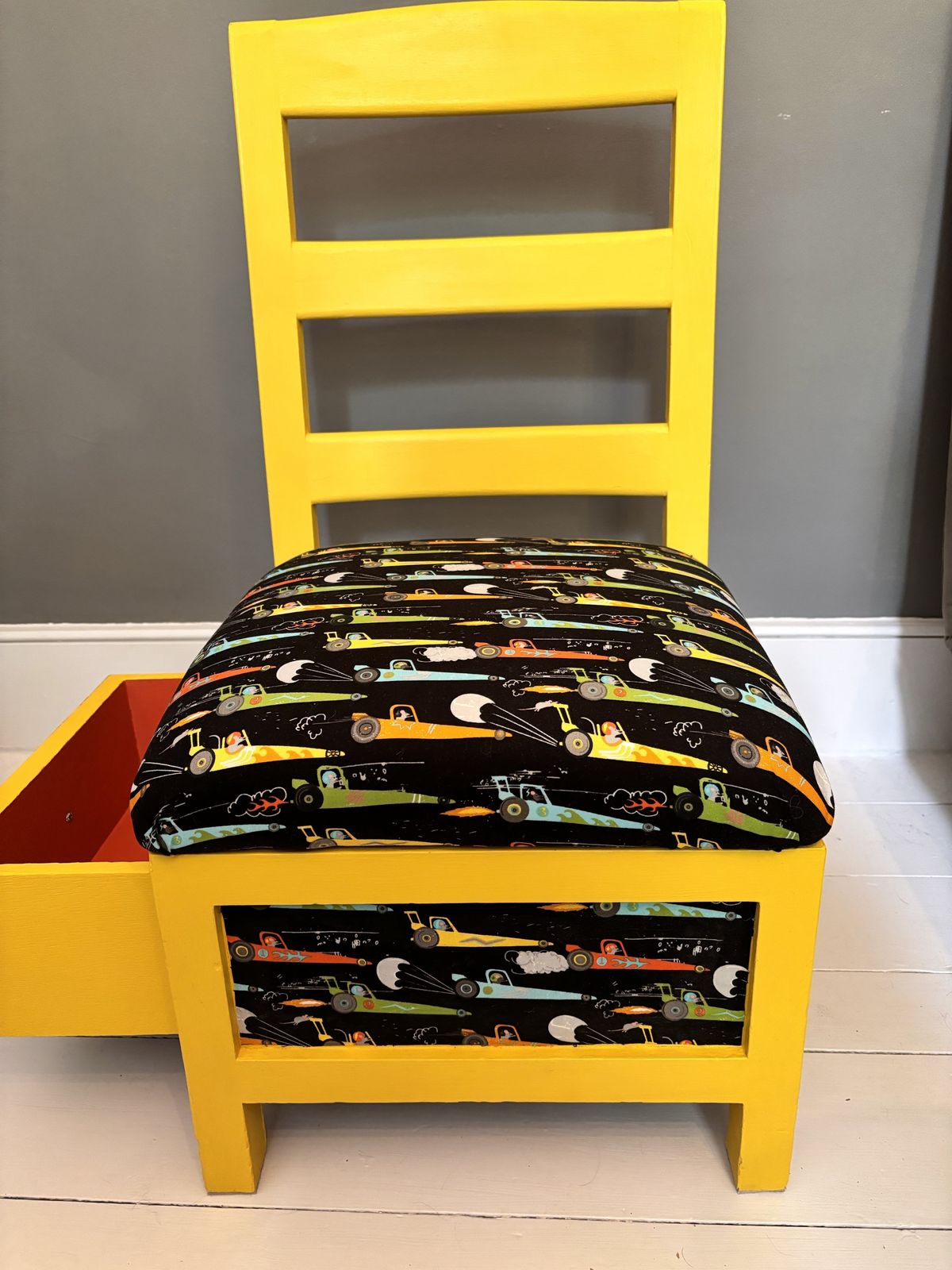 Unique Retro Children’s Chair With Drawer photo 120.0