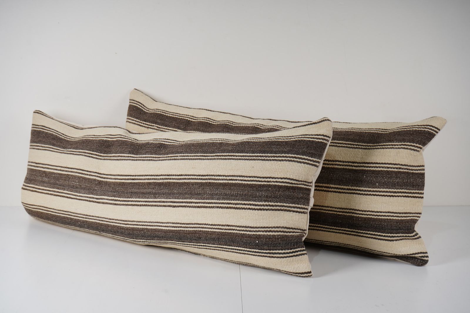 Ethnic Wool Turkish Lumbar Kilim Pillow Cover, Striped Geometric Patterned Anatolian Kilim Pillow, Bedding Kilim Pillow Cover photo Textiles