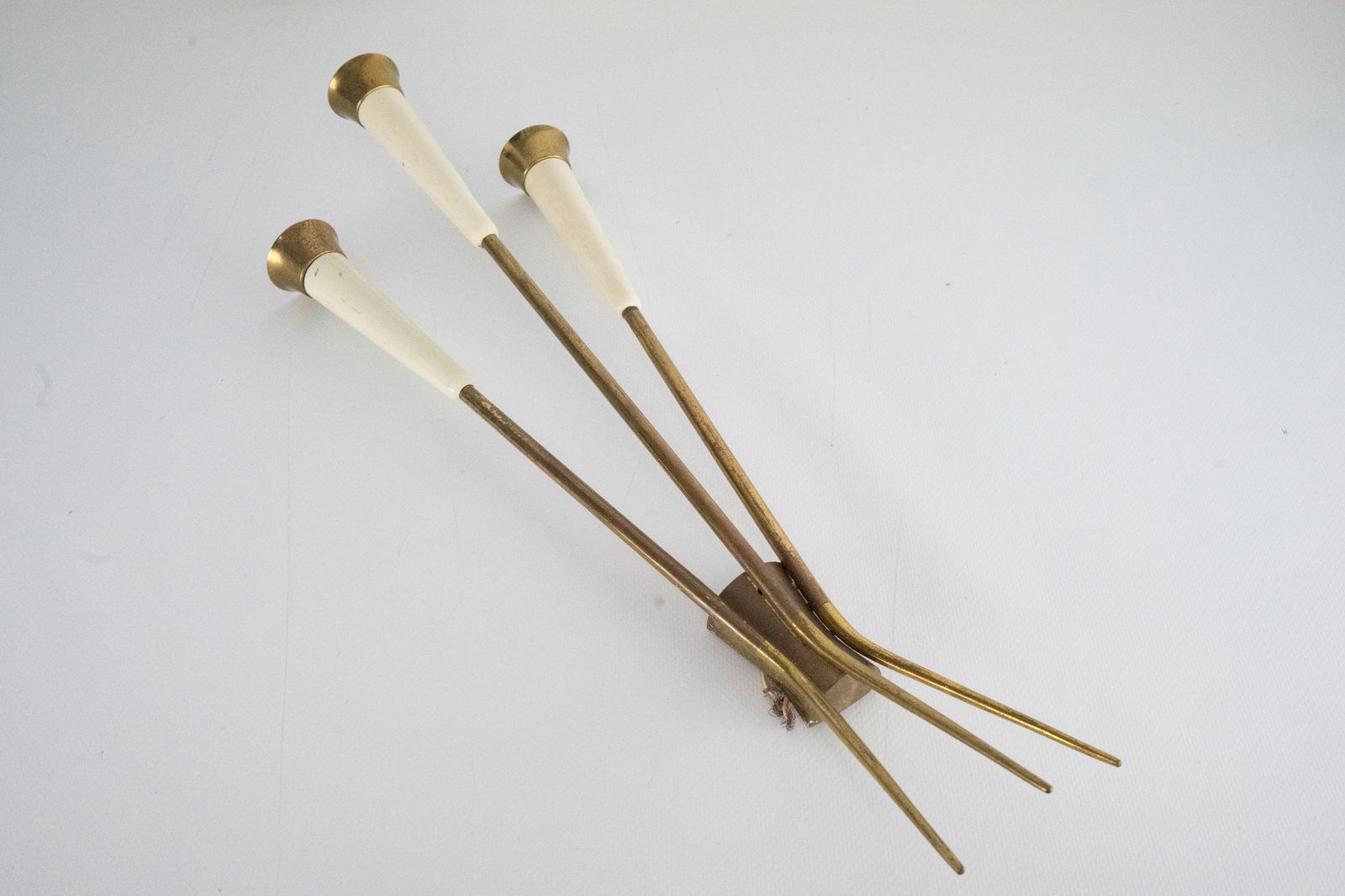 Mid Century Pair Of Large Brass Sconces Attributable To Stilnovo. Italy 1950s photo vinterior