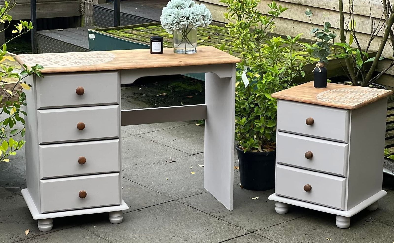 Circular Geometric Desk And Drawers Set