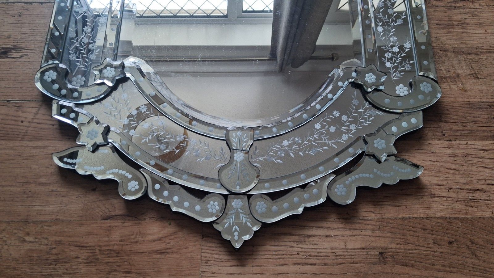 photo vinterior Beautiful Venetian Etched And Bevelled Glass Ornate Large Mirror