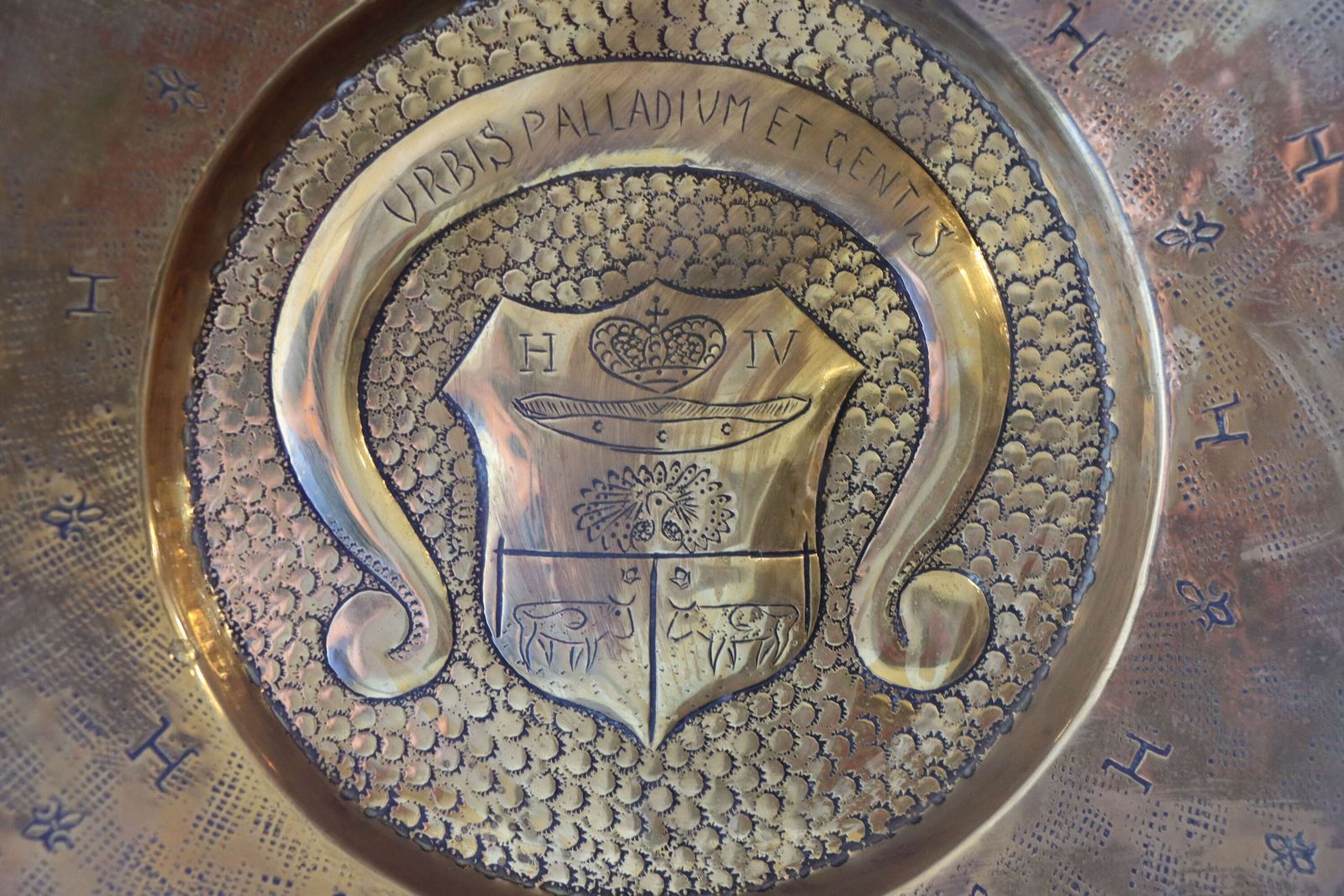 Brass Plate With Coat Of Arms – Motto Of Pau, Birthplace Of Henry IV, Circa 1920 photo furniture