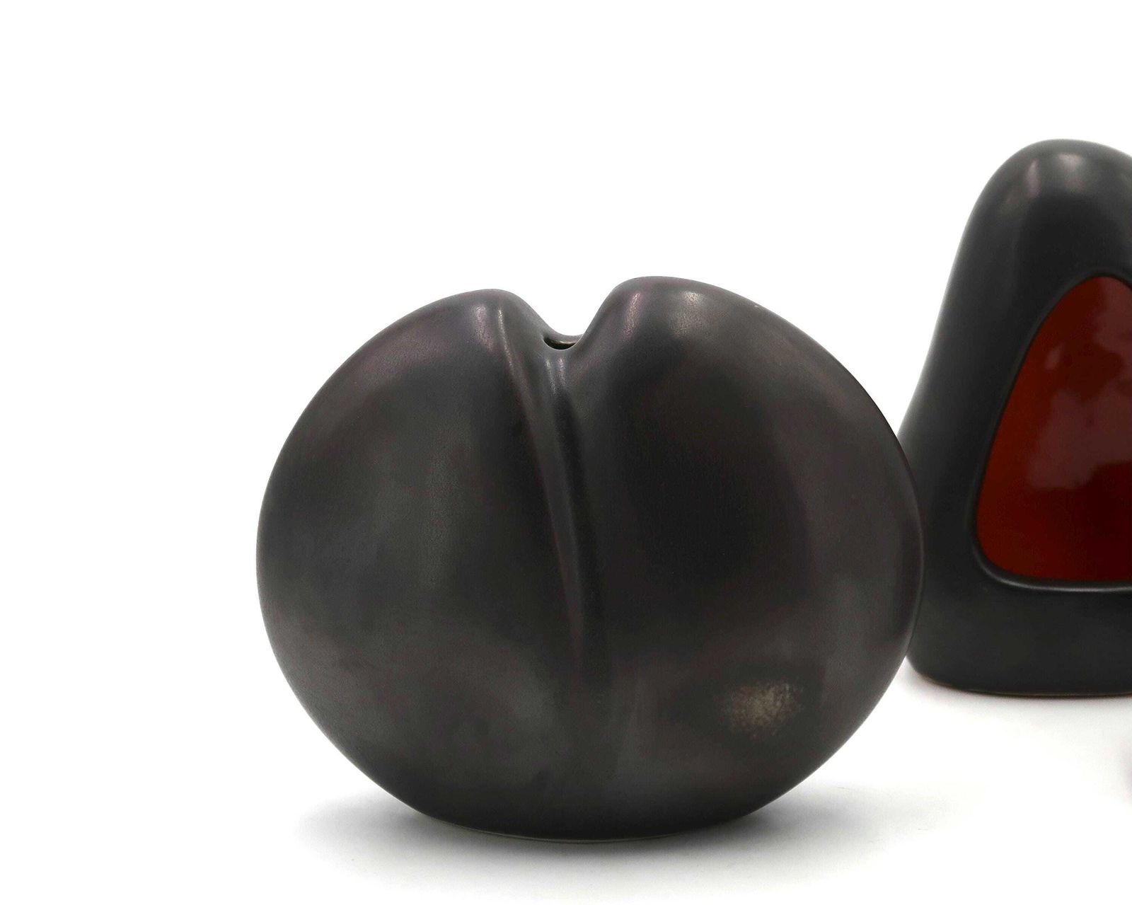French Black Porcelain Vase By Jacqueline And Tim Orr, Made In France, 1970s / Minimalist Home Decor, Sea Coconut Style photo buy