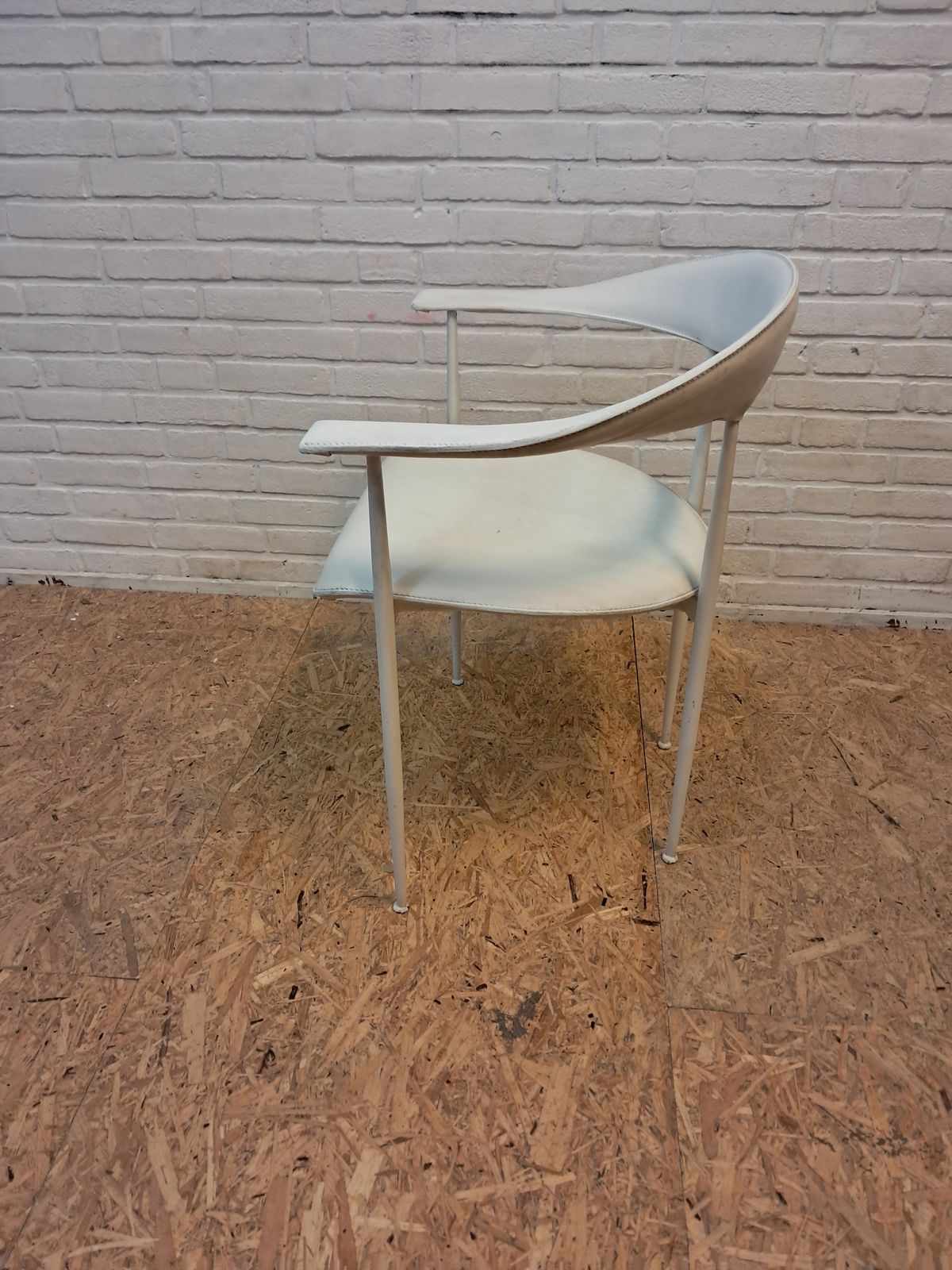 Fasem P40 Chair Leather, By Giancarlo Vegni photo furniture