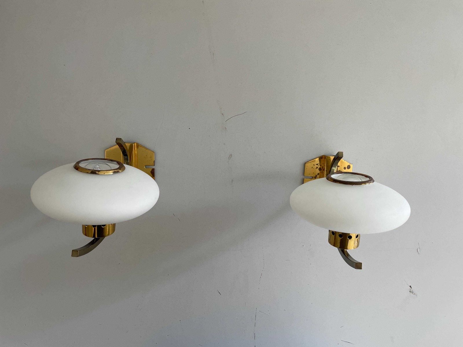 Mid Century Modern Brass And Glass Pair Of Sconces In The Style Of Stilnovo, 1960s, Italy