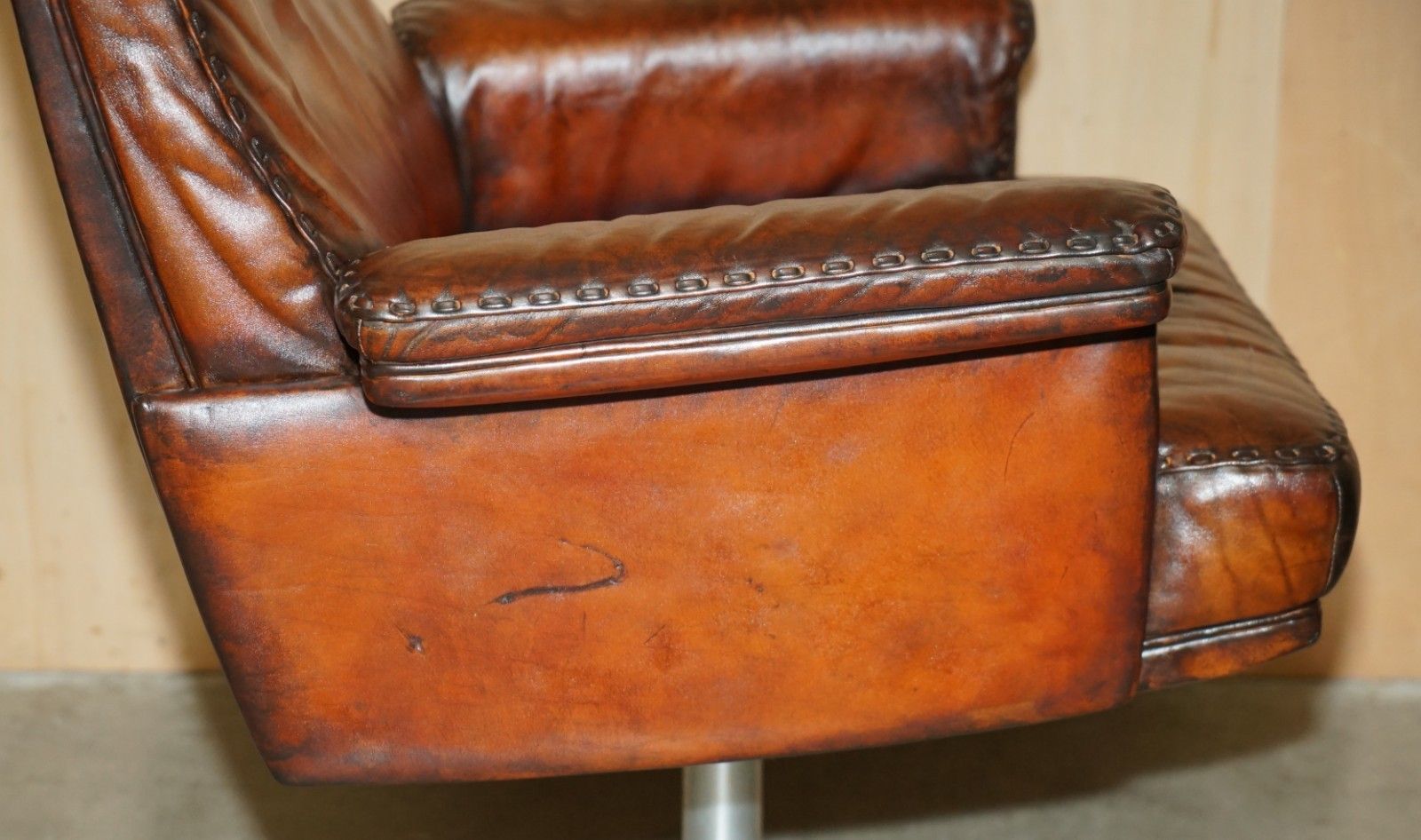 photo vintage Restored Mid Century De Sede Ds35 Executive Swivel Captains Chair Brown Leather