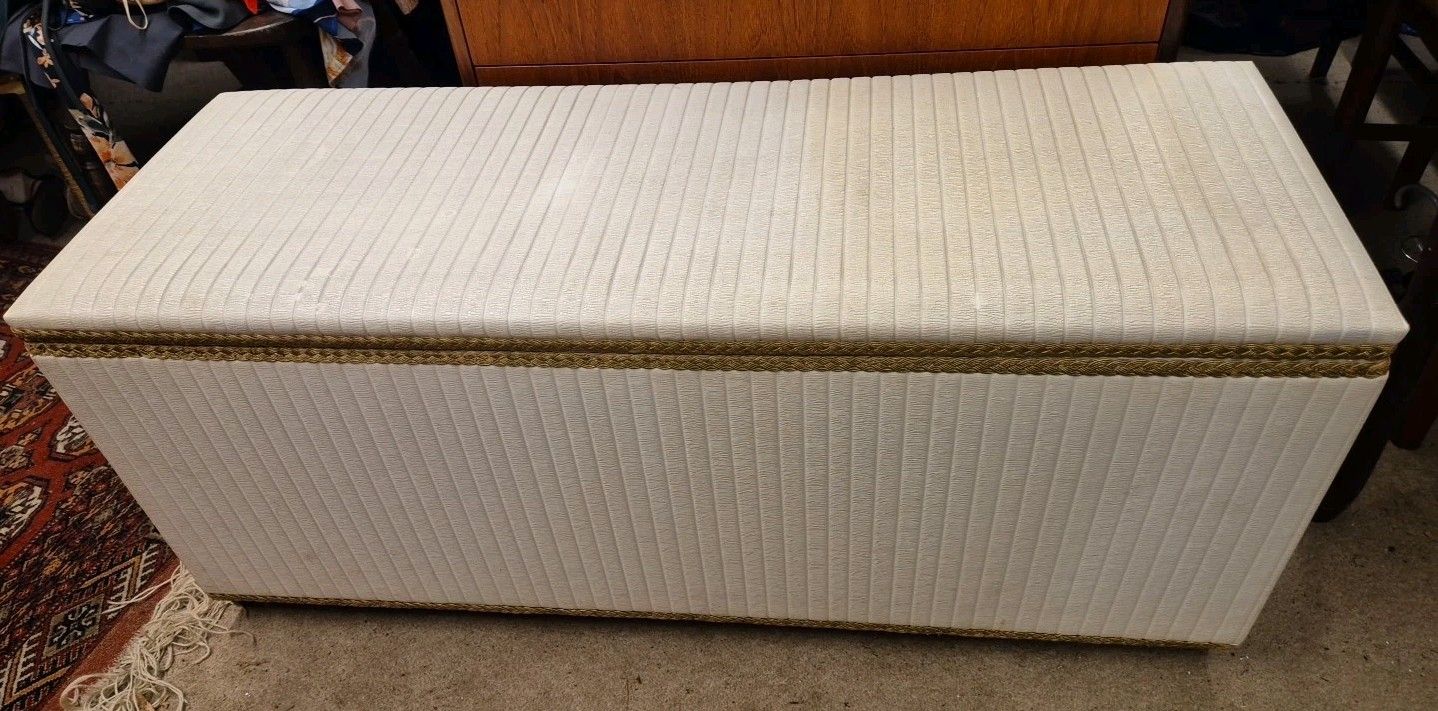 photo vinterior Mid Century, 1970's White Vinyl /Gold Accents Ottoman, Storage Chest, On Castors