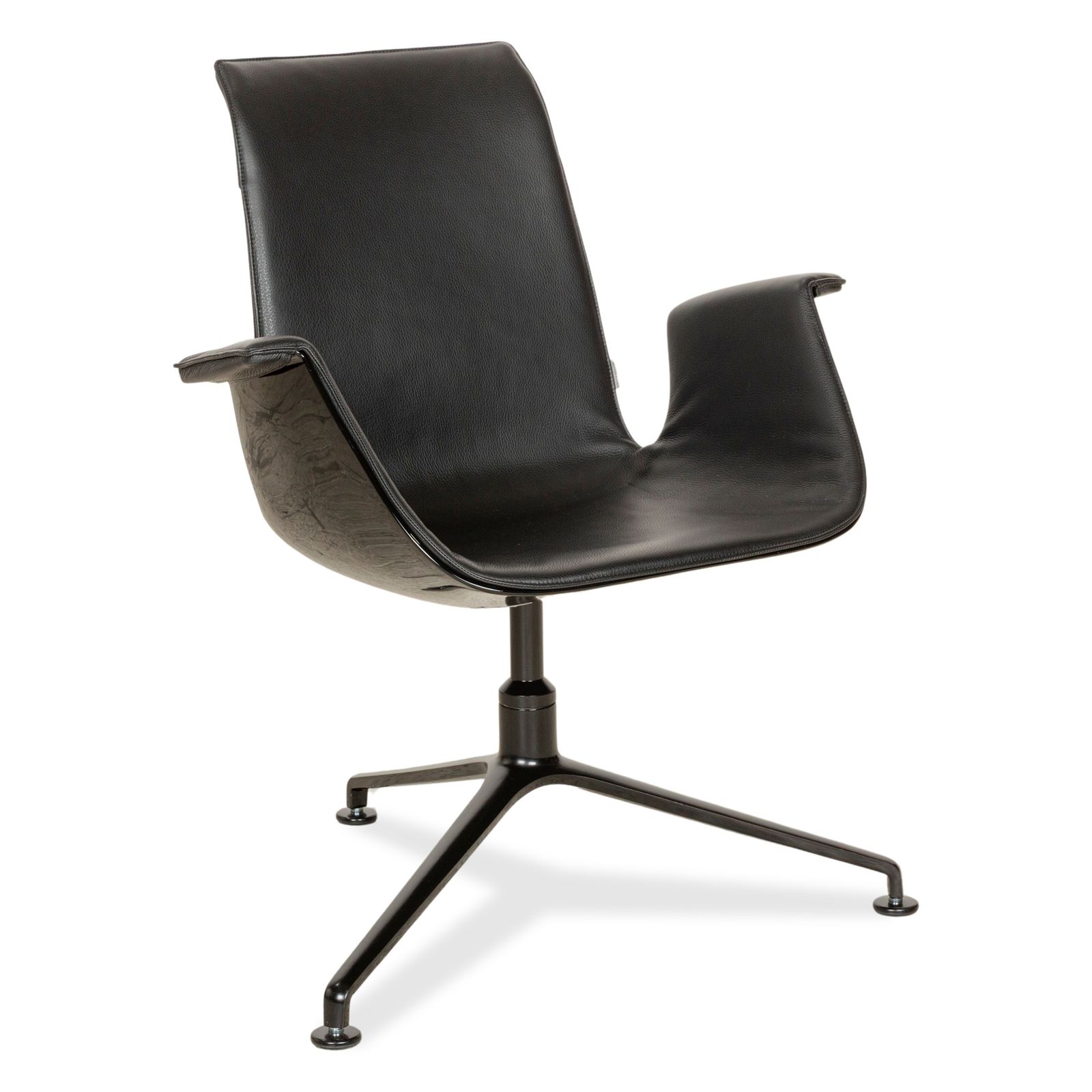 Fauteuil Walter Knoll FK en cuir noir, coque noire, fonction pivotante