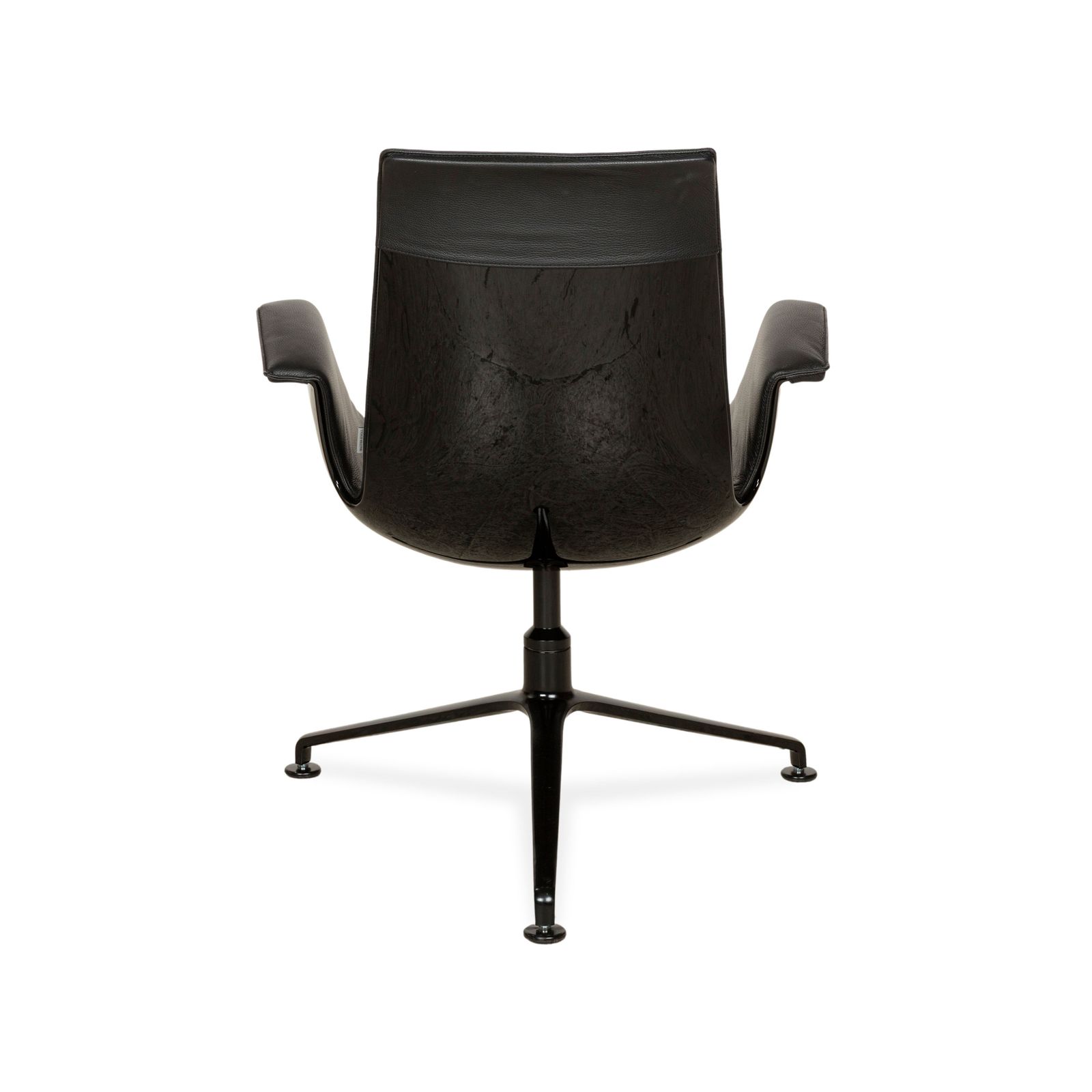 photo furniture Fauteuil Walter Knoll FK en cuir noir, coque noire, fonction pivotante