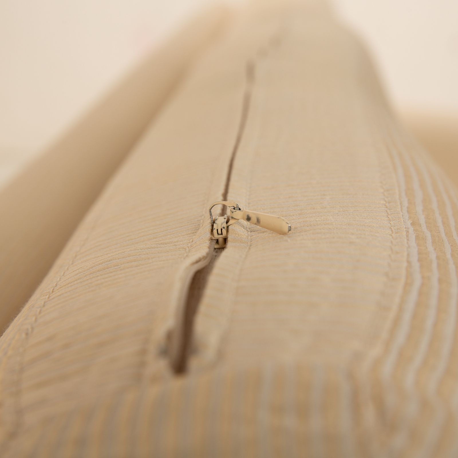 photo furniture Canapé 2 places Cor Conseta en tissu crème beige