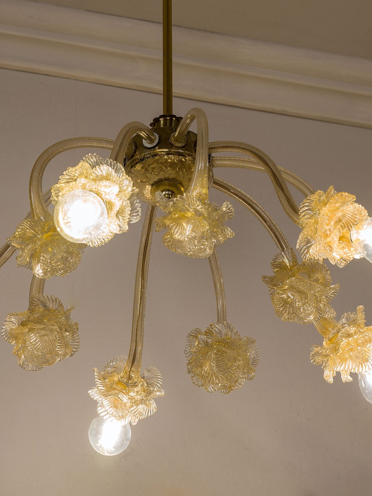 photo furniture Vintage Chandelier In Clear Murano Blown Glass With Gold Dust, 5 Lights