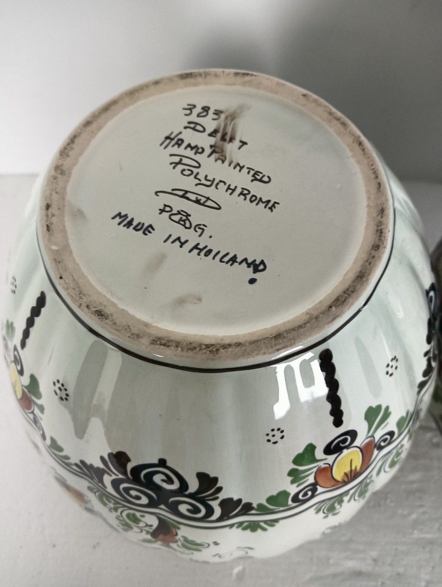 Home Decor Couple Of Vases Urns Hand Painted Lidded Polychrome Delft Birds Marked photo