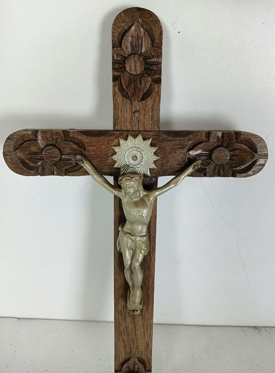 Small Vintage Wall Crucifix Cross Carved Wood Spelter Corpus Christi, Lovely photo for sale
