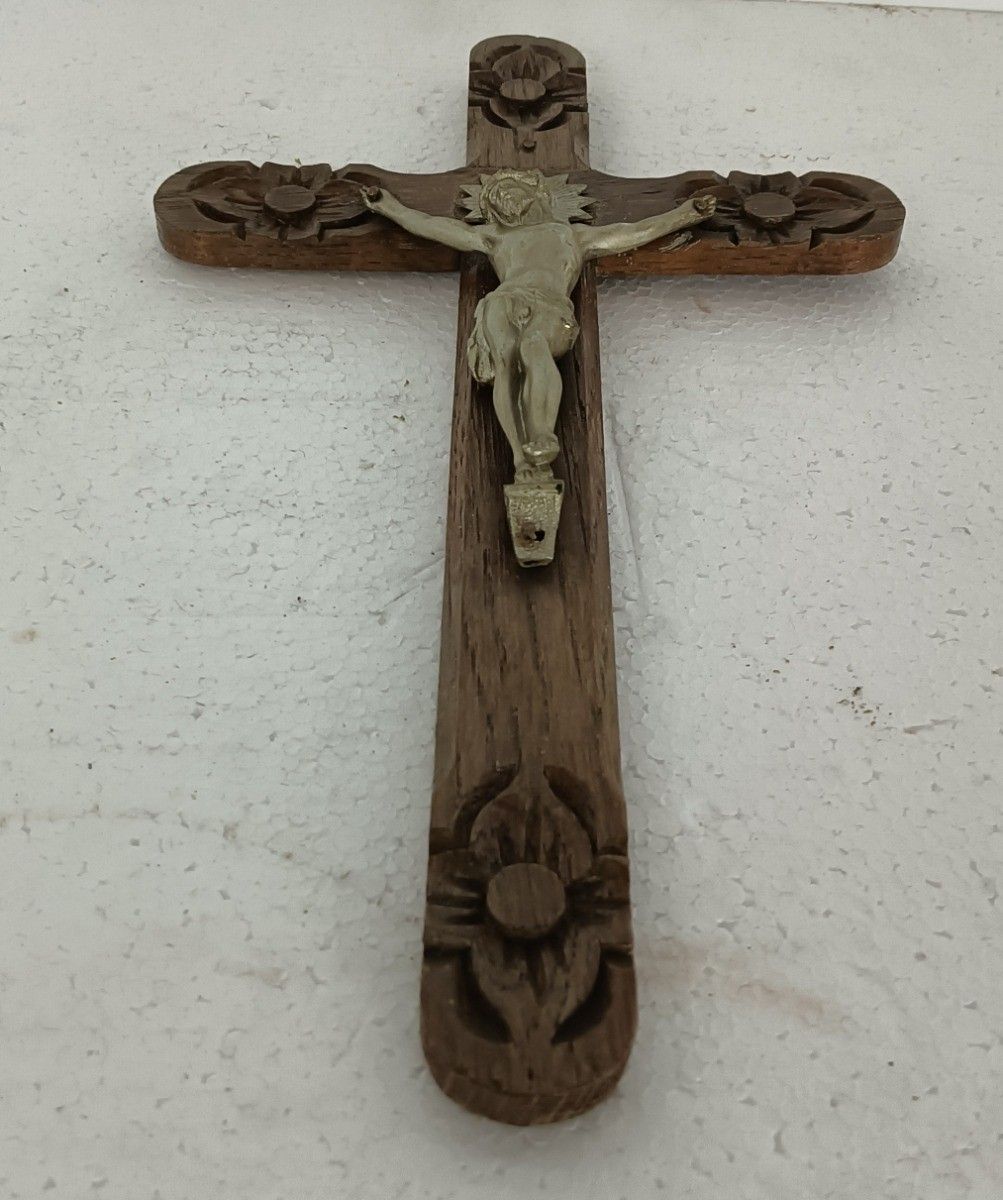 Small Vintage Wall Crucifix Cross Carved Wood Spelter Corpus Christi, Lovely photo Art