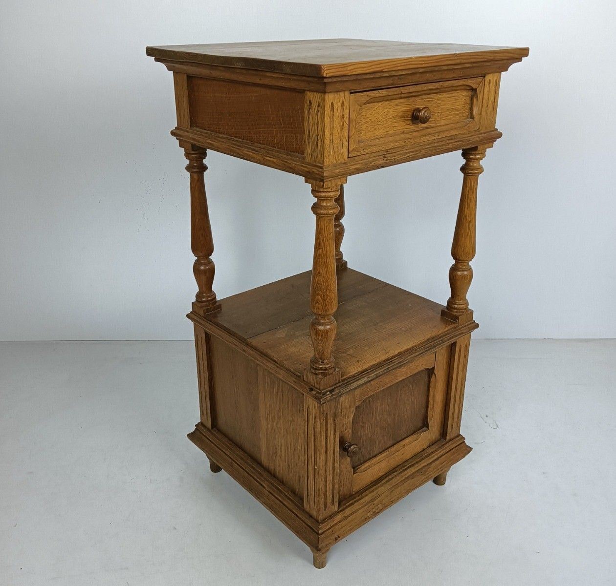 Antique Art Deco Nightstand Carved Wood  Two Tier End Table Bedroom Cabinet Pine photo vinterior