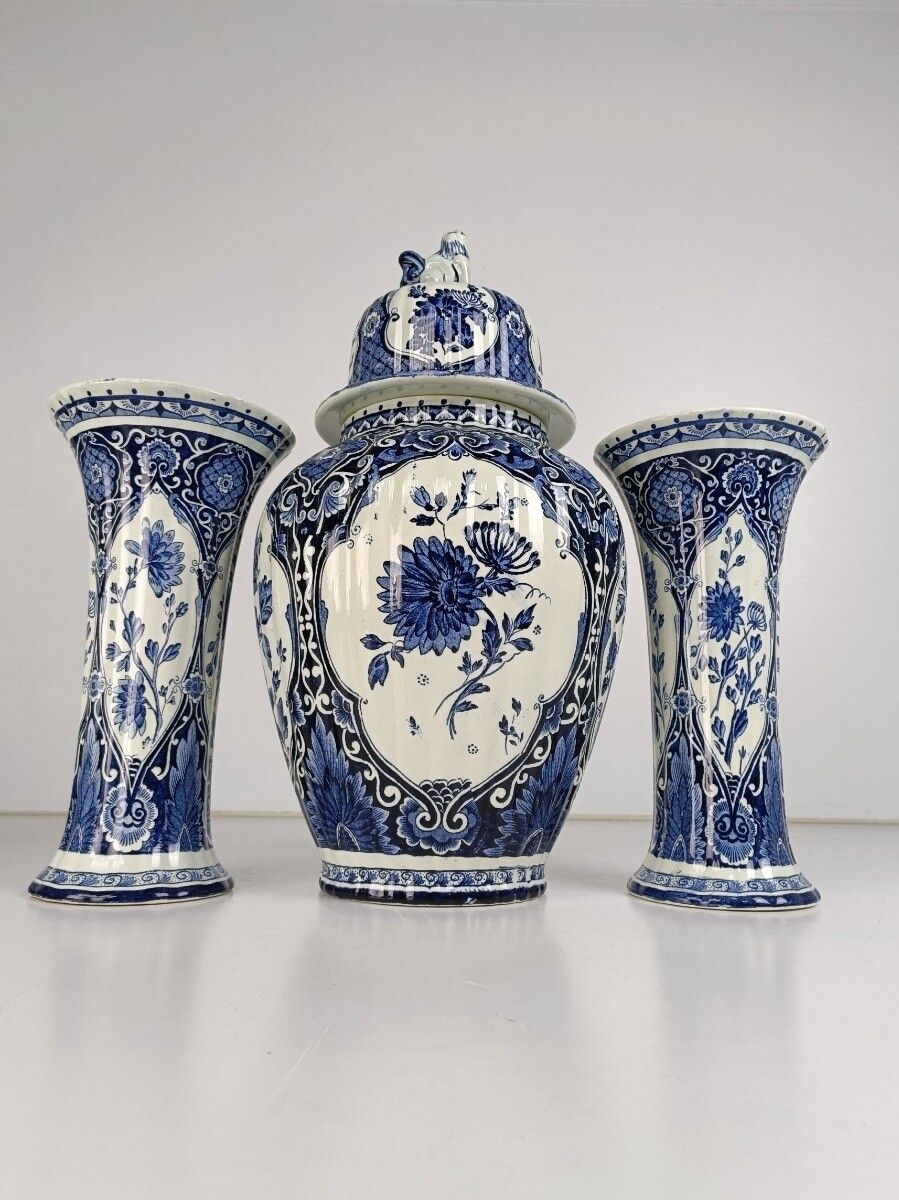 Delft Blue White Garniture Set Two Trumpet  Vases Urn Lidded 3 Pieces Royal Sphi photo vintage