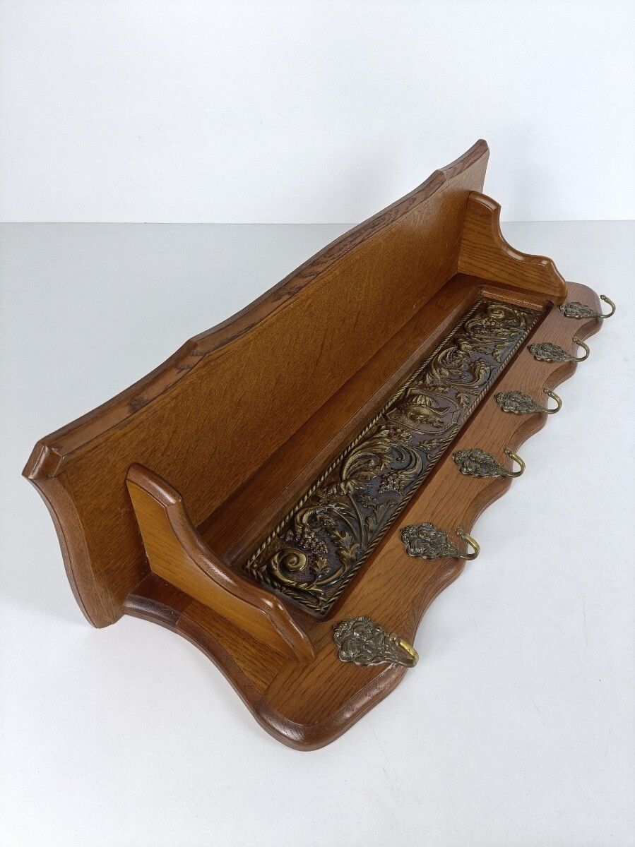 photo furniture Antique Carved Wooden Coat Hat Rack Kitchen Rack Brass Plaque Grapes Bacchus