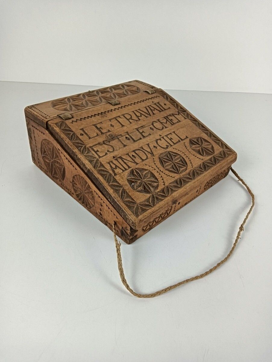Hand Carved Wooden Bread Box Storage Container Travail Est Le Chemin Du Ciel Vin photo furniture