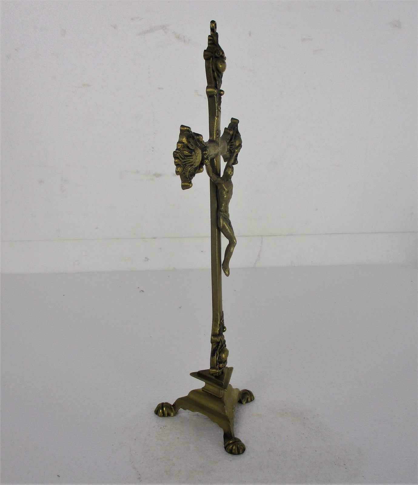 Brass Table Standing Crucifix Cross Jesus Christ Calvary Ornate Lion Feet 14.96& photo 61.0