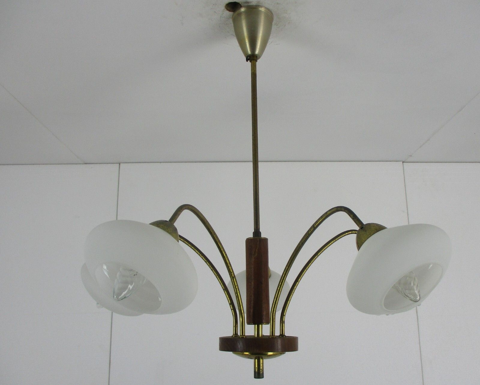 Mid Century Spider Chandelier 5 Lights Arms Wood Brass Glass Shades Pop Art photo vinterior